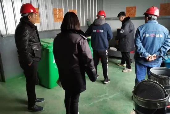 高新分局开展危险废物及危化品专项检查 确保环境安全无死角